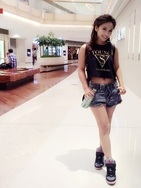 Elaine鄧洢玲さんのコーディネート