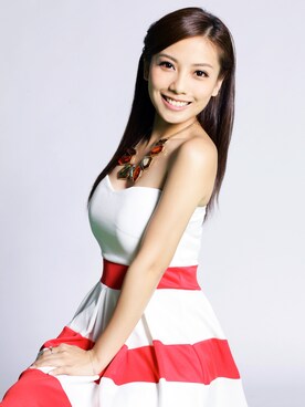 「アイテム（チュニック、レッド系）」を使った、Elaine鄧洢玲さん（レディース・158cm）の夏コーディネート