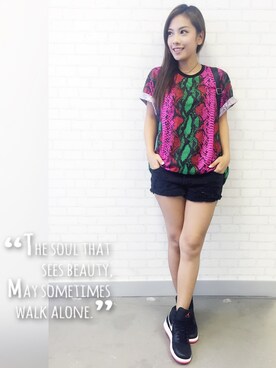 Elaine鄧洢玲さんのコーディネート