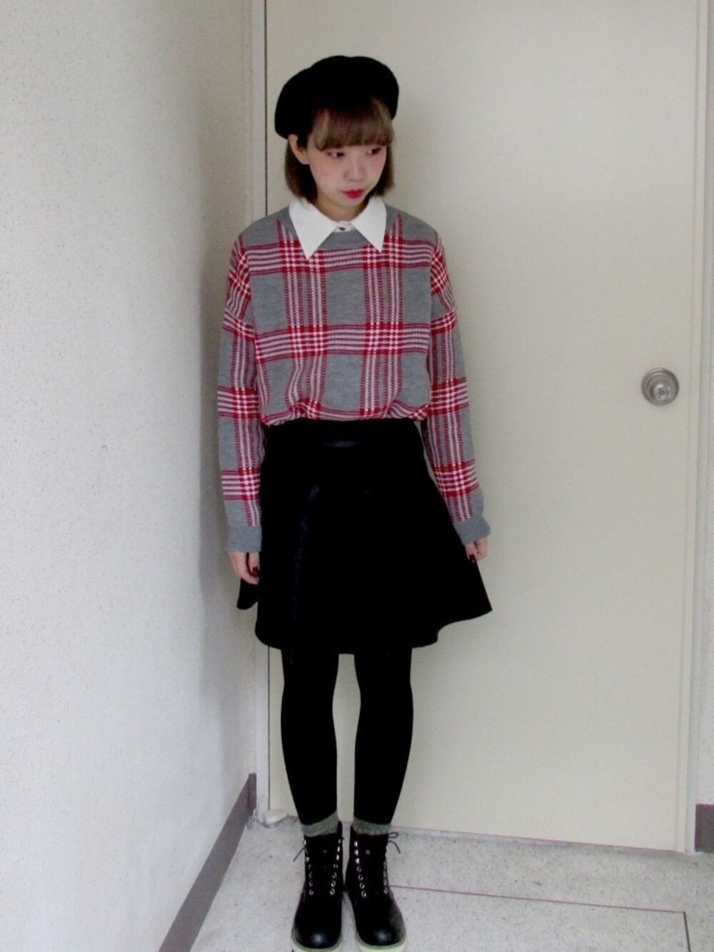 「Hawkins、니트、베레모、beret、ootd、호킨스」｜「Hawkinsのアイテム（ブーツ、ブラック系）」を使った、yjeeさん（レディース・165cm）の冬コーディネートの1枚目の写真