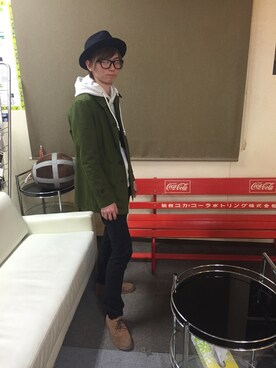 「アイテム（ステンカラーコート、グリーン系）」を使った、健太佐藤さん（メンズ・171cm）の春コーディネート