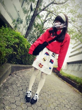 「アイテム（スウェット、レッド系）」を使った、10secさん（レディース・151cm）の春コーディネート