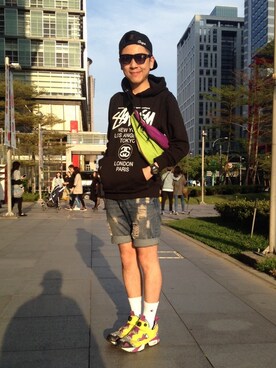 「STUSSY（ステューシー）のアイテム（パーカー、ブラック系）」を使った、Peter さん（メンズ・168cm）の春コーディネート