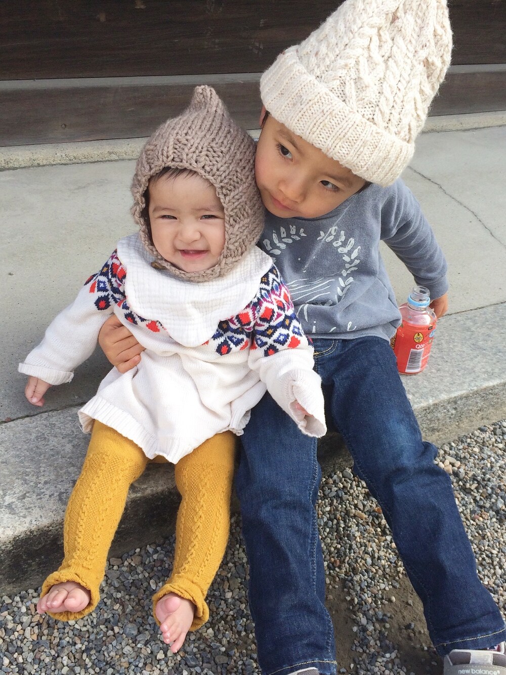 「兄妹コーデ、bobochoses、ボンネット、old navy」｜「OLD NAVYのアイテム（ワンピース、ホワイト系）」を使った、@bunbunさん（キッズ・90cm）の冬コーディネートの1枚目の写真