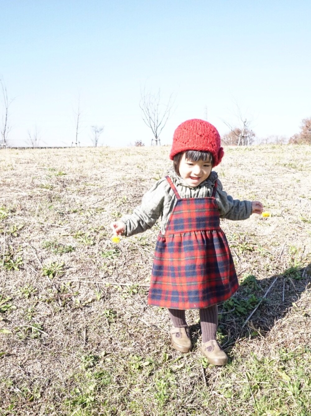 「takk_、handmade、ハンドメイド、キャミワンピ、女の子コーデ」｜「Handmadeのアイテム（ワンピース、レッド系）」を使った、@bunbunさん（キッズ・110cm）の冬コーディネートの1枚目の写真