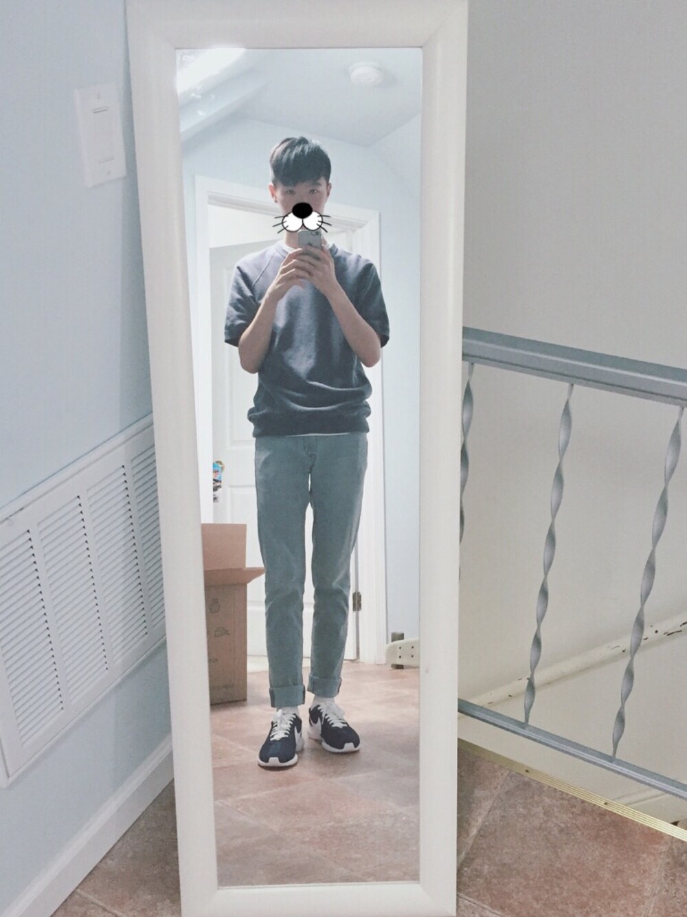「blue、NIKE、ld1000」｜「UNIQLOのアイテム（デニムパンツ、ブルー系）」を使った、ゆうさん（メンズ・180cm）の秋コーディネートの1枚目の写真