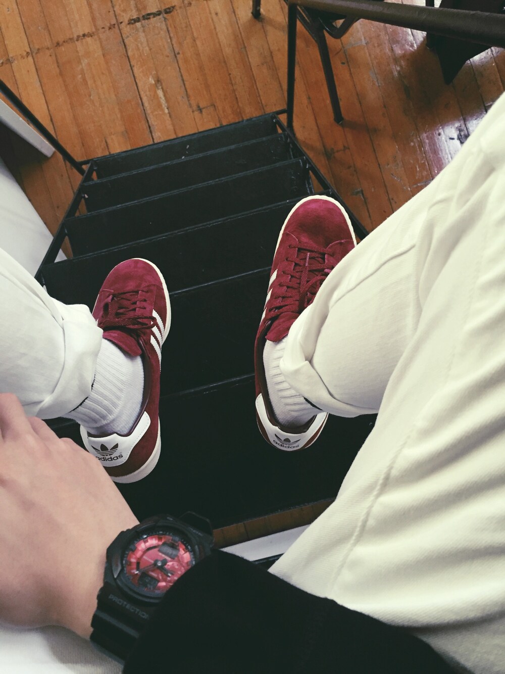 「black&red&white、vintage、campus 80's」｜「adidasのユニセックス アディダス キャンパス ジャパンパック ビンテージ adidas CP 80s JP PACK VNTG S82738（スニーカー、レッド系）」を使った、ゆうさん（メンズ・180cm）の秋コーディネートの1枚目の写真
