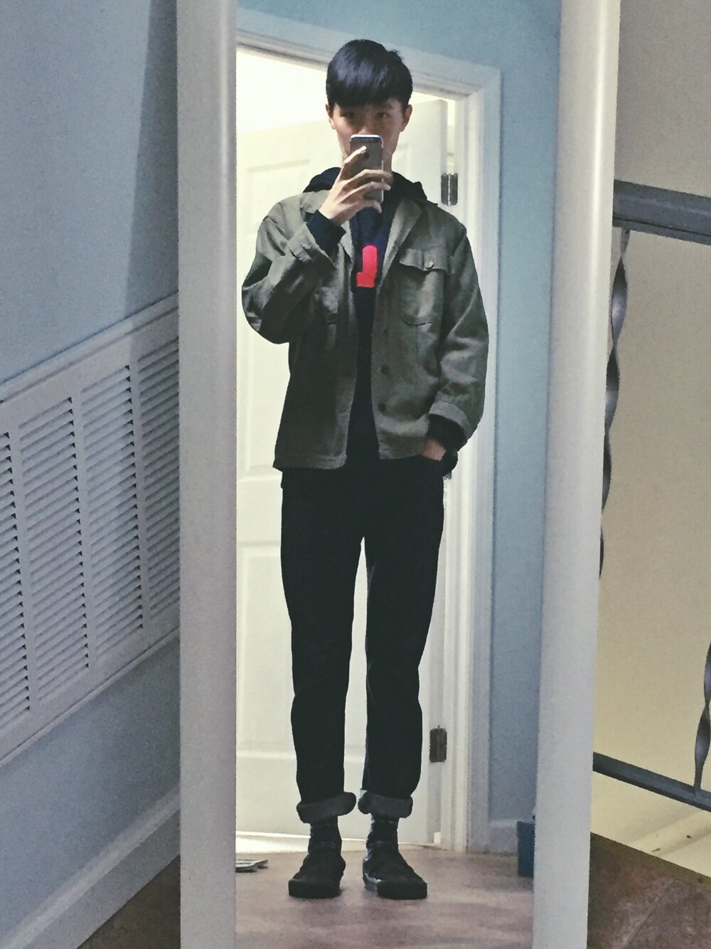 「hoodie、denim」｜「FILAのアイテム（パーカー、ブルー系）」を使った、ゆうさん（メンズ・180cm）の秋コーディネートの1枚目の写真