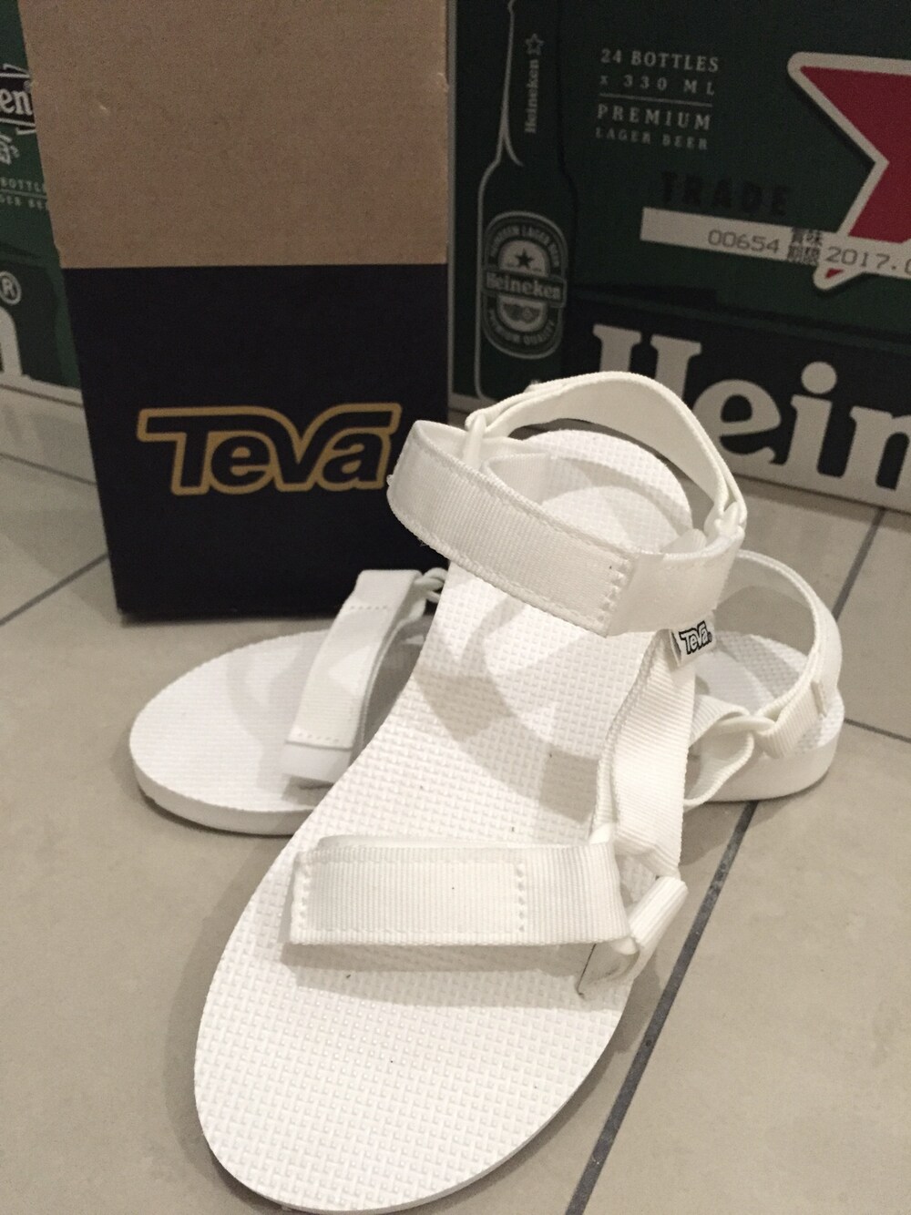 「TevaのTeva/テバ・テヴァ/Original Universal（サンダル、ホワイト系）」を使った、Mai さん（レディース・159cm）の夏コーディネートの1枚目の写真
