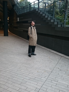 「雨」｜「アイテム（ステンカラーコート）」を使った、瑞谷さん（メンズ・177cm）の秋コーディネート