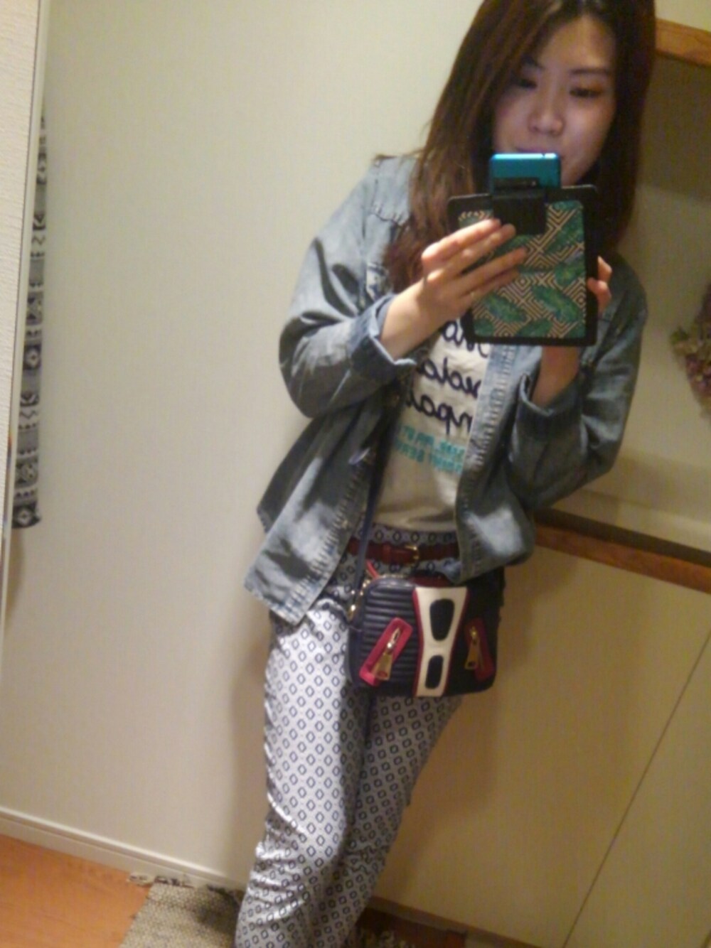 「alcohol trip、Goldenweek、summerlook、casual chic、casual denim、Tシャツ、シンプル、夏、summer」｜「ZARAのアイテム（ショルダーバッグ、その他）」を使った、Yuki Hoshiさん（レディース・162cm）の春コーディネートの1枚目の写真