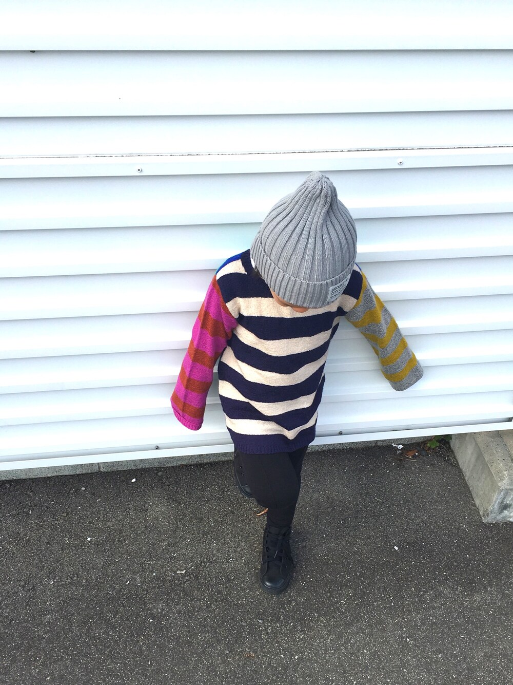「キッズファッション、春コーデ、kids、ボーダートップス、おんなのこ、スニーカー」｜「no brandのアイテム（Tシャツ/カットソー、その他）」を使った、R7さん（キッズ・110cm）の春コーディネートの1枚目の写真
