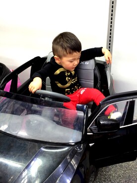 「アイテム（デニムパンツ、レッド系）」を使った、ayahrさん（キッズ・90cm）の春コーディネート