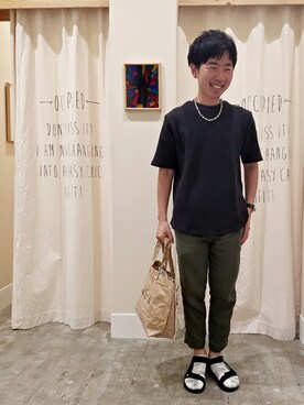 「coen（コーエン）のビニールロゴトートバッグM（トートバッグ、ブラウン系）」を使った、ポメたろう。【coen】さん（メンズ・166cm）の夏コーディネート