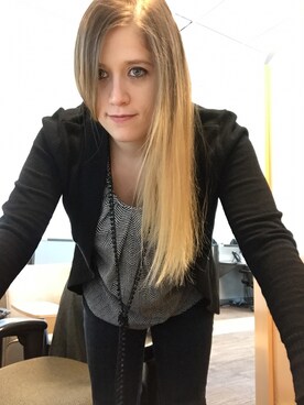 「CANDIES（キャンディーズ）のアイテム」を使った、Anna Mandinaさん（レディース・157cm）の秋コーディネート