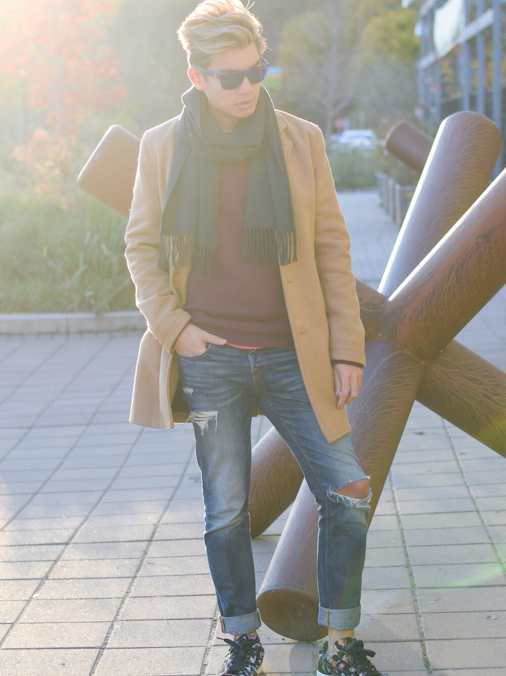 「TOPMANのCamel Wool Blend Car Coat（チェスターコート、ベージュ系）」を使った、Alexanderさん（メンズ・173cm）の秋コーディネートの1枚目の写真