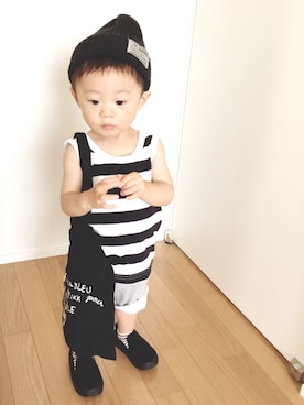 「ブラック×ホワイト」｜「アイテム（ニットキャップ/ビーニー）」を使った、LeO*さん（キッズ・70cm）の夏コーディネート
