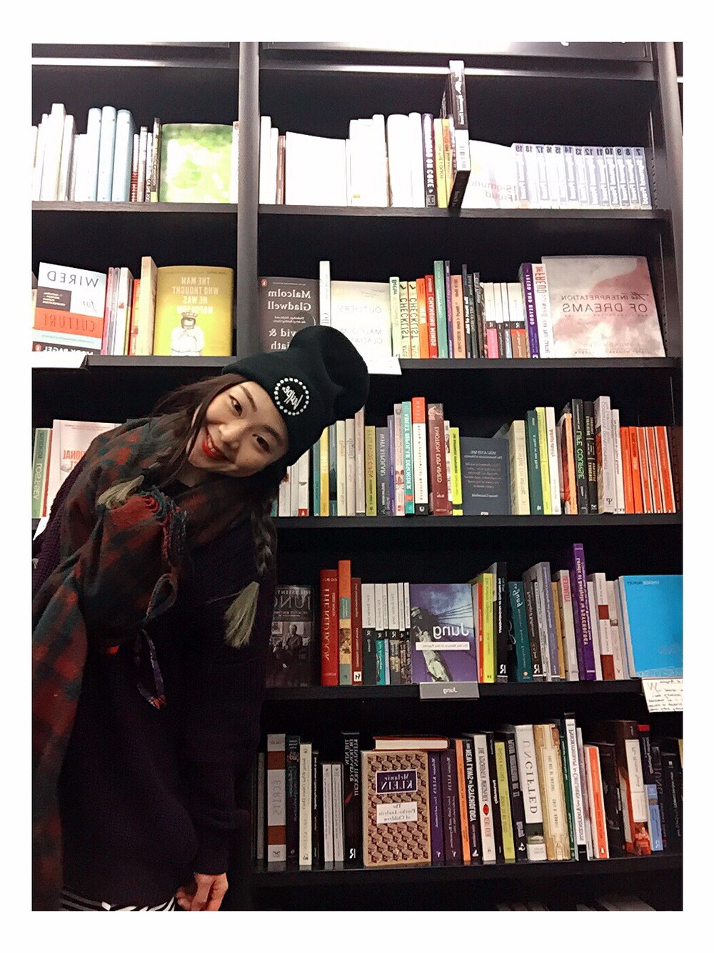 「hat、beanie、ootd、winter、travel」｜「HYPEのアイテム（ニットキャップ/ビーニー、ブラック系）」を使った、Bibiさん（レディース・152cm）の冬コーディネートの1枚目の写真