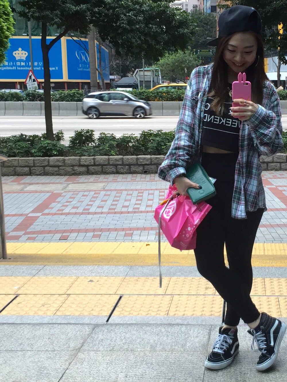 「hkgirl、spring」｜「VANSのアイテム（スニーカー、ブラック系）」を使った、Bibiさん（レディース・152cm）の春コーディネートの1枚目の写真