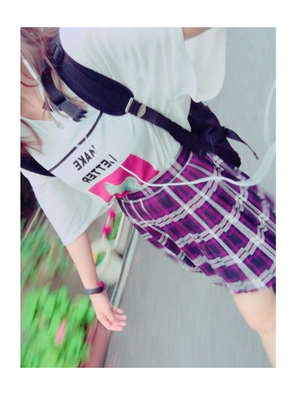 「backpack、黒、ZARA、Tシャツ、プリーツスカート、MONKI、ナイキ、fuelband」｜「MONKIのアイテム（スカート、パープル系）」を使った、ぽ       んさん（レディース・157cm）の夏コーディネートの1枚目の写真