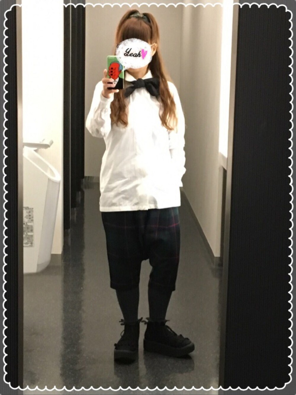 「七五三、タータンチェック、サルエルパンツ、蝶ネクタイ、ぼっちゃんコーデ」｜「COMME des GARCONS SHIRTのアイテム（シャツ/ブラウス、ホワイト系）」を使った、omronさん（レディース・152cm）の秋コーディネートの1枚目の写真