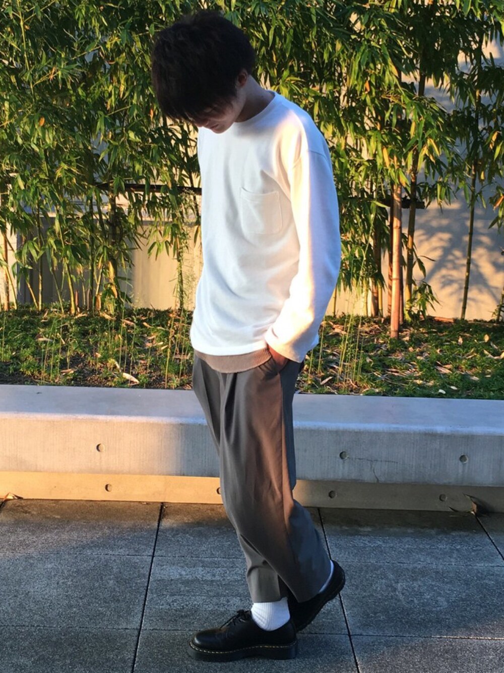 「シンプル、アースカラー、ALL HARE、学校私服」｜「HAREのウラケドロップビッグプルオーバー(HARE)（スウェット、ホワイト系）」を使った、たくみさん（メンズ・176cm）の秋コーディネートの1枚目の写真