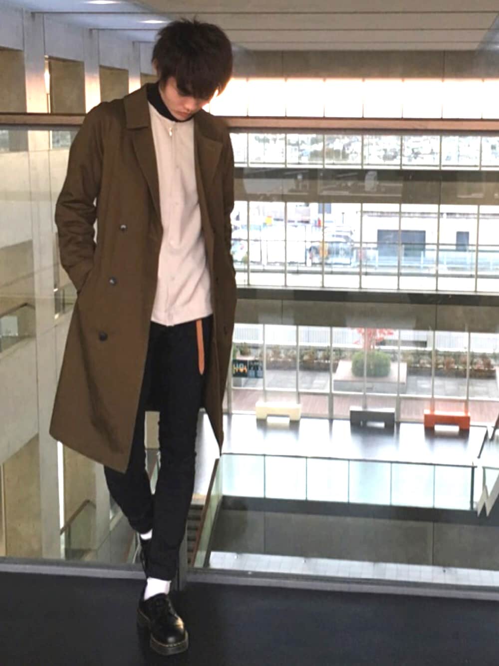 「冬、キレイめ、Lui's、学校私服」｜「Lui'sのトレンチコート（トレンチコート、ベージュ系）」を使った、たくみさん（メンズ・176cm）の秋コーディネートの1枚目の写真