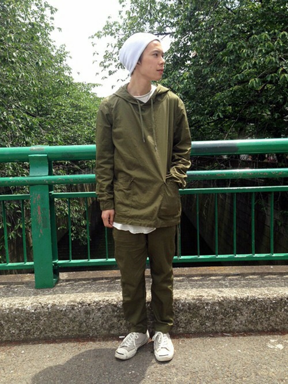 「スニーカー、ニット、コンバース、セットアップ、ニット帽、nonnative、レイヤードスタイル、vendor、vendor Things、オリーブ」｜「TRANSITのTRANSIT(トランジット)28号 美しき海の路 琉球・台湾・香港 (講談社 Mook(J)) （雑誌、その他）」を使った、KOTATOさん（メンズ・178cm）の春コーディネートの1枚目の写真