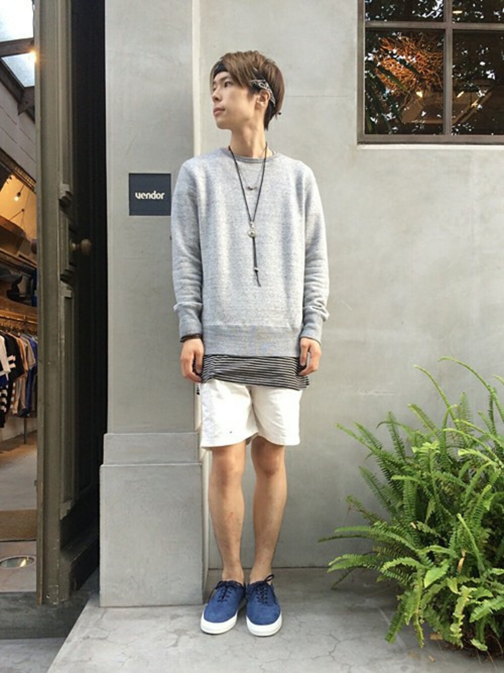 「スウェット、スニーカー、ボーダー、グレー、夏、nonnative、レイヤードスタイル、vendor、バンダナ、白パンツ」｜「TRANSITのTRANSIT(トランジット)28号 美しき海の路 琉球・台湾・香港 (講談社 Mook(J)) （雑誌、その他）」を使った、KOTATOさん（メンズ・178cm）の夏コーディネートの1枚目の写真