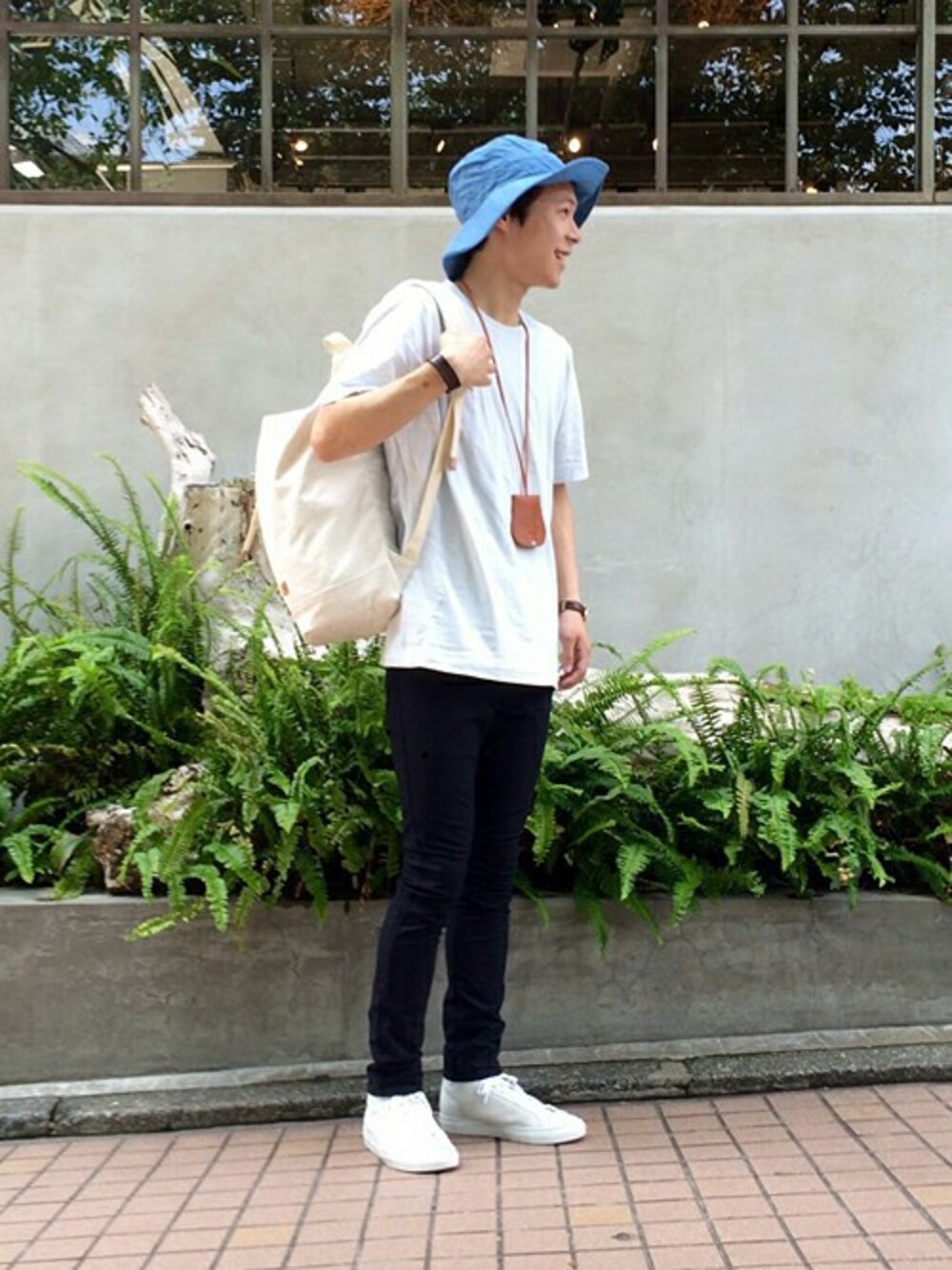 「ブラック、ホワイト、夏、Tシャツ、nonnative、ハット、vendor、Folk、ootd、黒スキニー」｜「TRANSITのTRANSIT(トランジット)28号 美しき海の路 琉球・台湾・香港 (講談社 Mook(J)) （雑誌、その他）」を使った、KOTATOさん（メンズ・178cm）の夏コーディネートの1枚目の写真