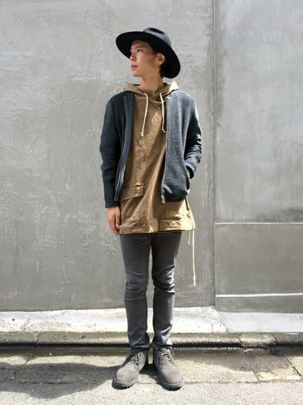 「ブーツ、グレー、パーカー、nonnative、ハット、vendor、Folk、hobo、outfit」｜「TRANSITのTRANSIT(トランジット)28号 美しき海の路 琉球・台湾・香港 (講談社 Mook(J)) （雑誌、その他）」を使った、KOTATOさん（メンズ・178cm）の秋コーディネートの1枚目の写真