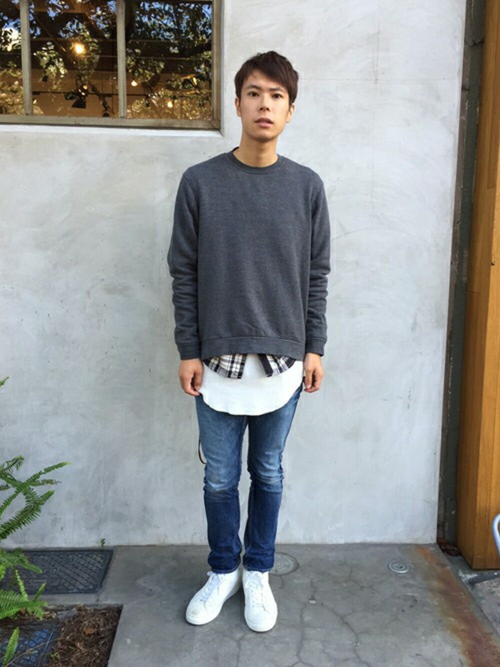 「スウェット、デニム、ブーツ、ホワイト、グレー、nonnative、レイヤードスタイル、vendor、ootd、outfit」｜「TRANSITのTRANSIT(トランジット)28号 美しき海の路 琉球・台湾・香港 (講談社 Mook(J)) （雑誌、その他）」を使った、KOTATOさん（メンズ・178cm）の秋コーディネートの1枚目の写真
