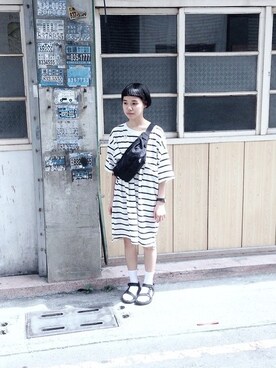 「アイテム（ビーチサンダル）」を使った、川 葵 子さん（レディース・158cm）の秋コーディネート