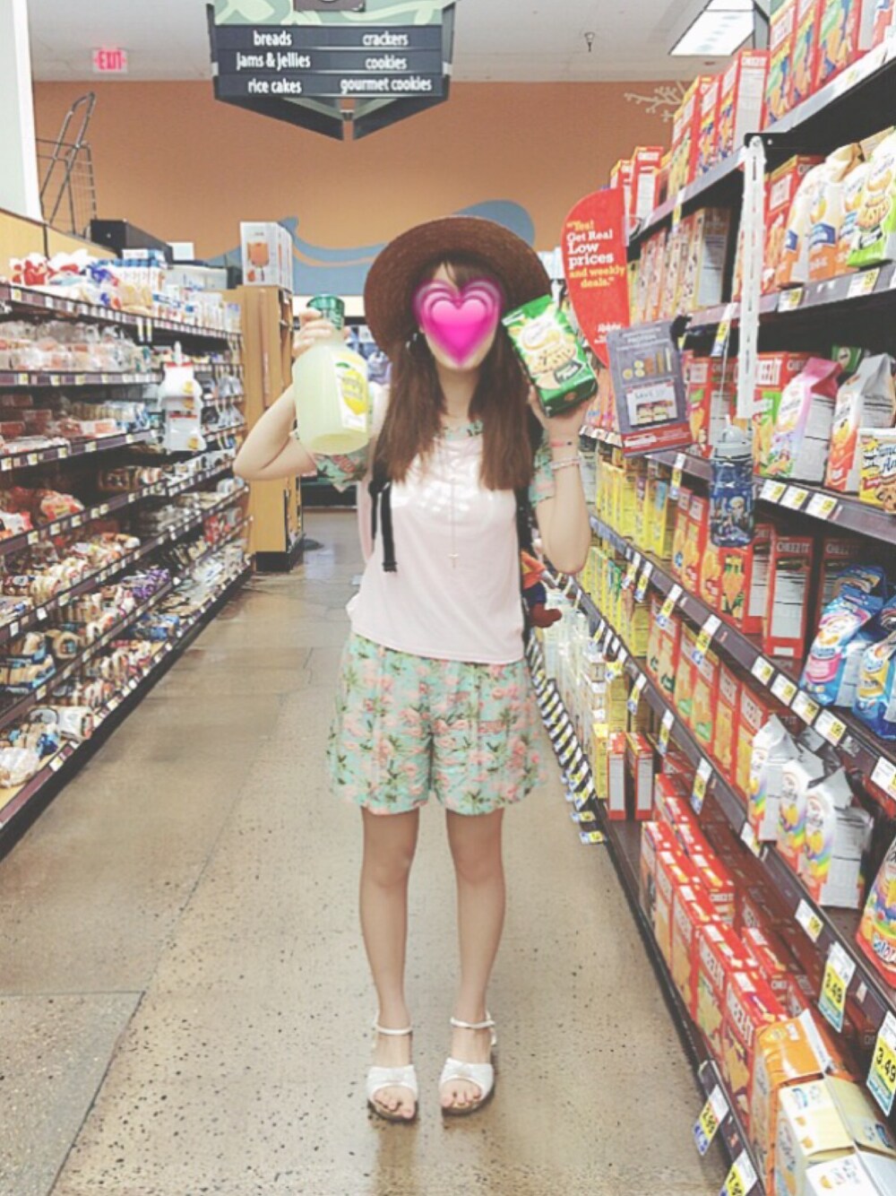 「アメリカ、Aymmy in the batty girls、麦わら帽子、セットアップ」｜「chubbyのアイテム（ハット、ブラウン系）」を使った、Kanaさん（レディース・161cm）の夏コーディネートの1枚目の写真