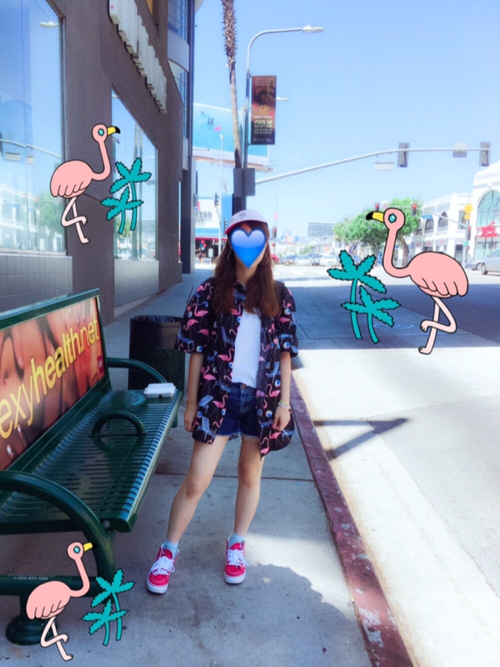 「アメリカ、vans california、VANS、VANSのスニーカー、赤、スニーカー、フラミンゴ」｜「Aymmy in the batty girlsのSG DECK ジェットキャップ（キャップ、ピンク系）」を使った、Kanaさん（レディース・161cm）の夏コーディネートの1枚目の写真