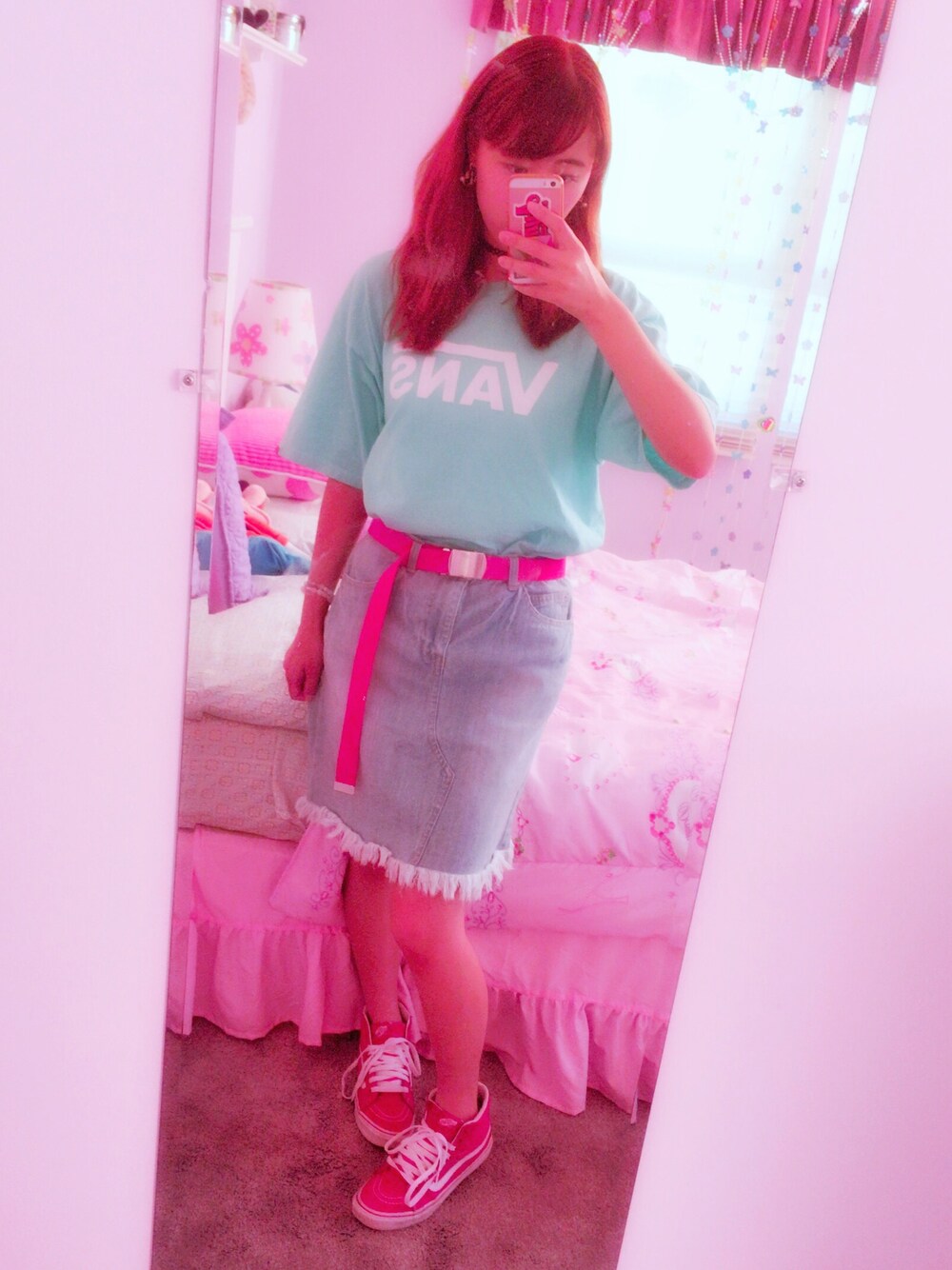 「ストリート、VANS、スニーカー」｜「VANSのアイテム（Tシャツ/カットソー、グリーン系）」を使った、Kanaさん（レディース・161cm）の秋コーディネートの1枚目の写真