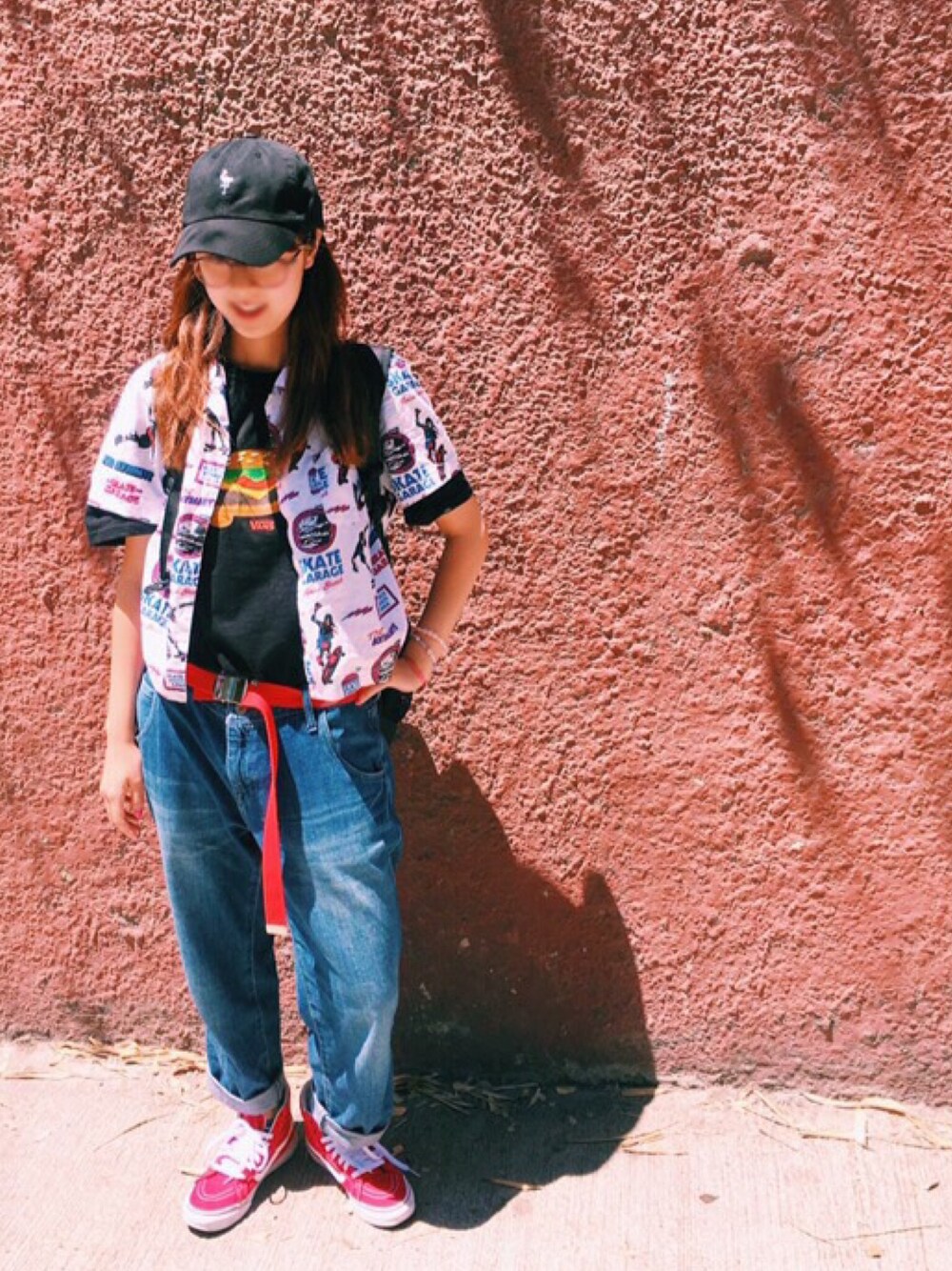 「VANS、VANSのスニーカー、ストリート、ボーイッシュ、夏、夏コーデ」｜「Aymmy in the batty girlsのSKATE GARAGE アロハシャツ（シャツ/ブラウス、ブルー系）」を使った、Kanaさん（レディース・161cm）の秋コーディネートの1枚目の写真