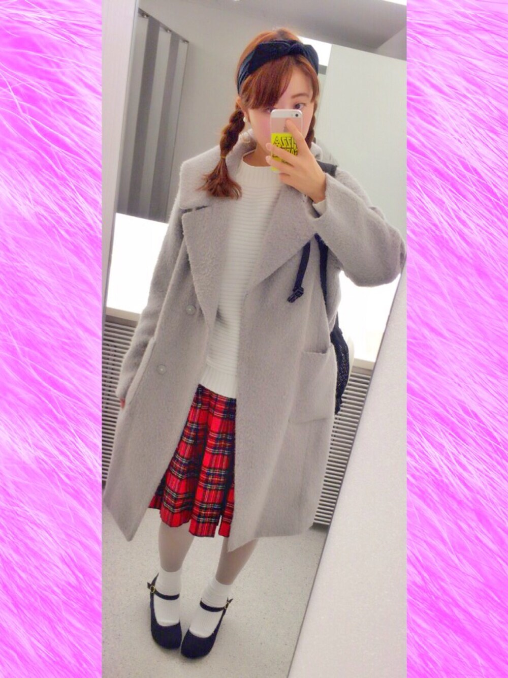 「クリスマス、赤チェック、冬」｜「graceのアイテム（ピアス（両耳用）、ゴールド系）」を使った、Kanaさん（レディース・161cm）の冬コーディネートの1枚目の写真