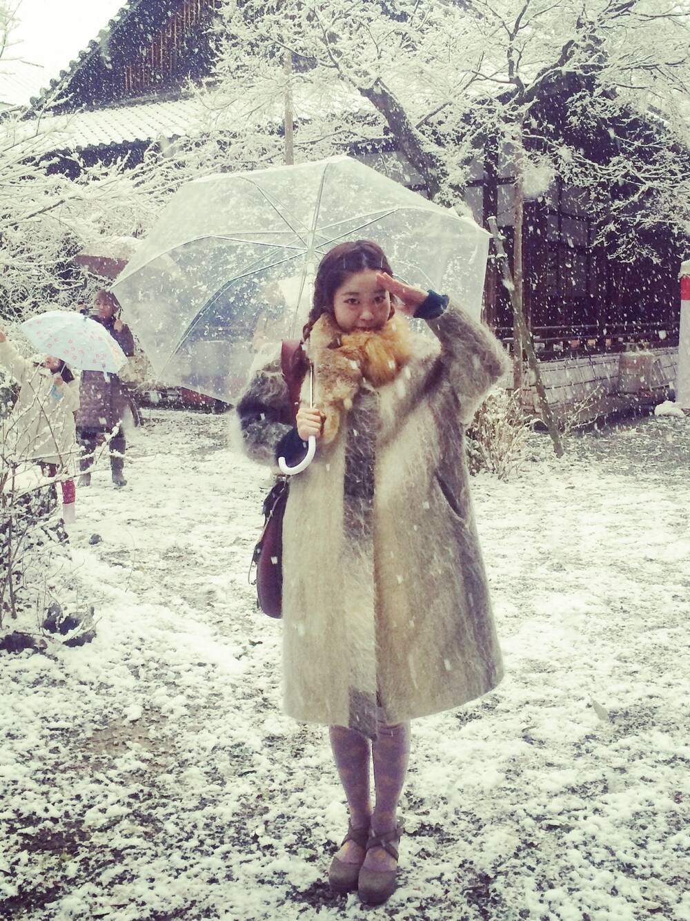 「初詣、古着、vintage、ファー小物、モヘア、白、雪、白コート」｜「VINTAGEのアイテム（その他アウター、ホワイト系）」を使った、うめさん（レディース・159cm）の冬コーディネートの1枚目の写真