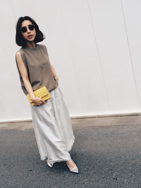 「アイテム（パンツ、シルバー系）」を使った、黒石奈央子さん（レディース・152cm）の春コーディネート