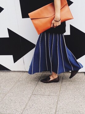 「Ameri（アメリ）のアイテム（クラッチバッグ）」を使った、黒石奈央子さん（レディース・152cm）の秋コーディネート