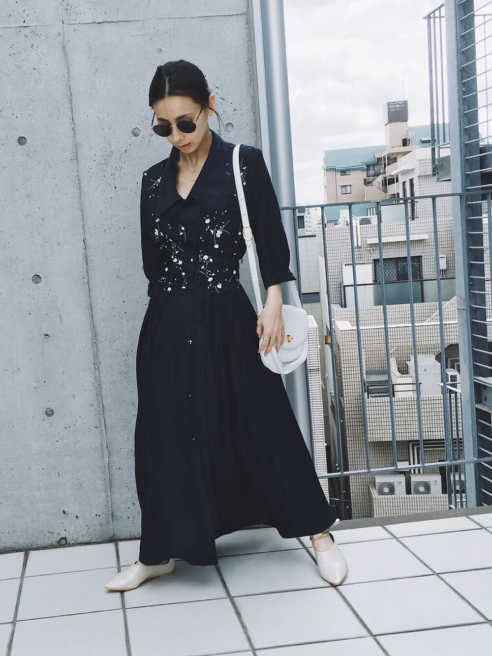 黒石奈央子さんの「MARGUERITE SHIRT DRESS（AMERI）」を使ったコーディネート