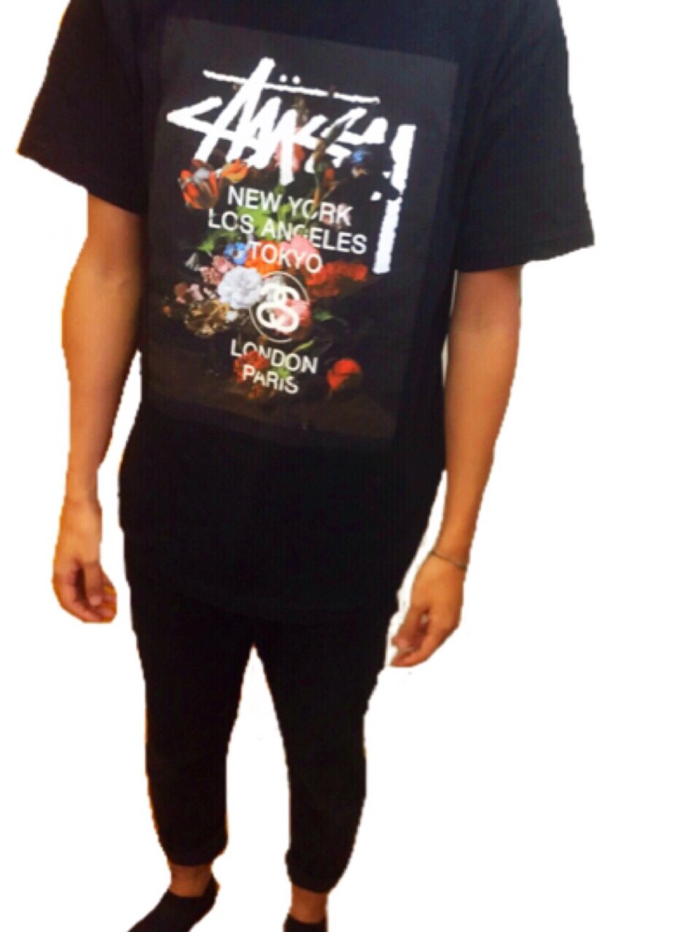 「ハナガラ、クロコーデ」｜「STUSSYのWT Floral（Tシャツ/カットソー、ブラック系）」を使った、KCさん（メンズ・180cm）の夏コーディネートの1枚目の写真
