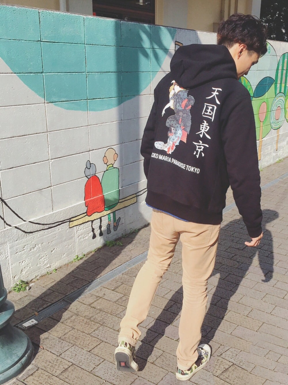 「WACKO MARIA 、天国東京」｜「WACKO MARIAのヘビーウェイトプルオーバーパーカ ( TYPE-3 )（パーカー、ブラック系）」を使った、KCさん（メンズ・180cm）の秋コーディネートの1枚目の写真