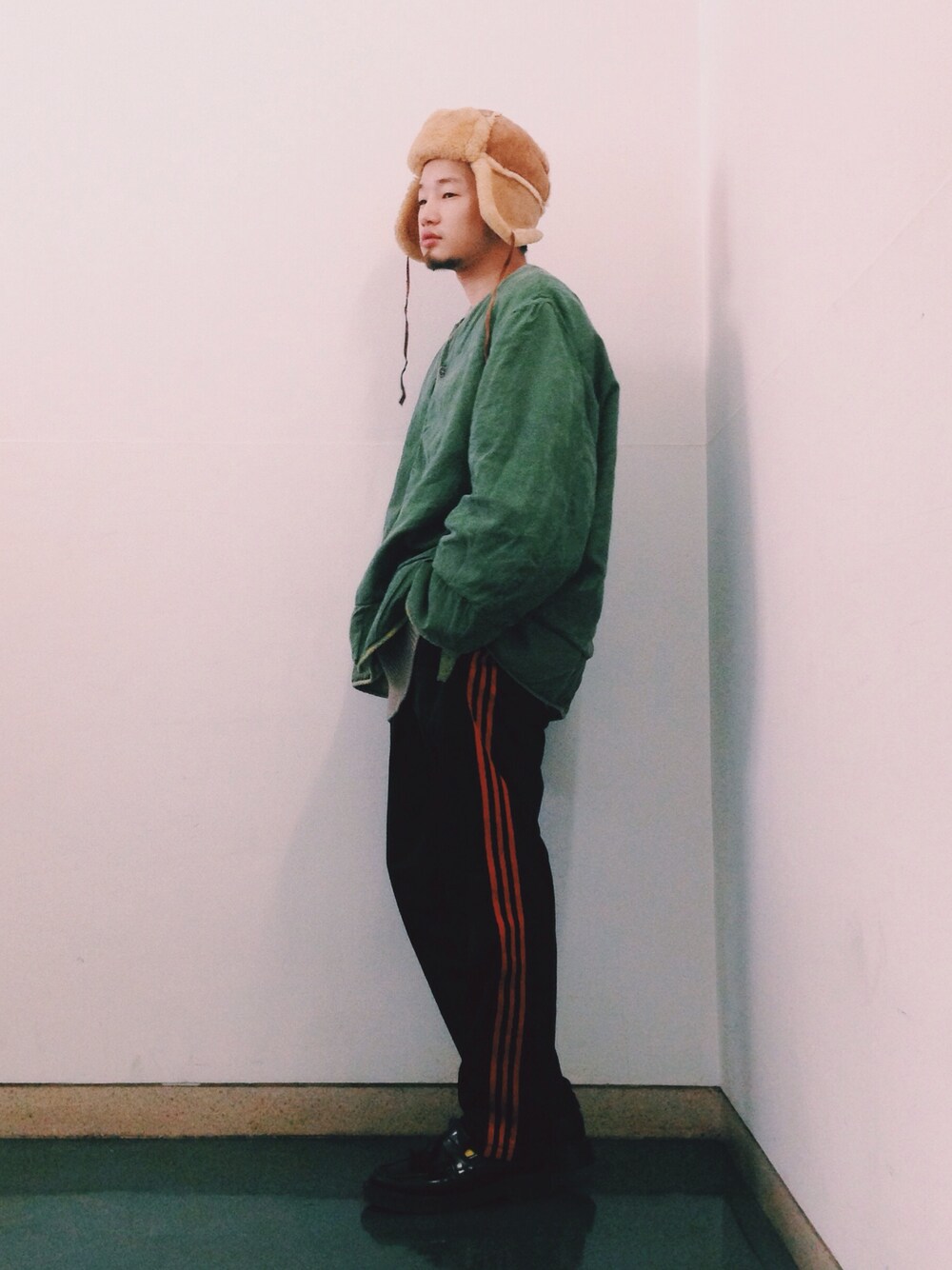 「ムートンキャップ、VINTAGE、ライナー、Loake、タッセルローファー、adidas、ジャージ」｜「VINTAGEのアイテム（帽子、ベージュ系）」を使った、takuro_tanakaさん（メンズ・165cm）の秋コーディネートの1枚目の写真