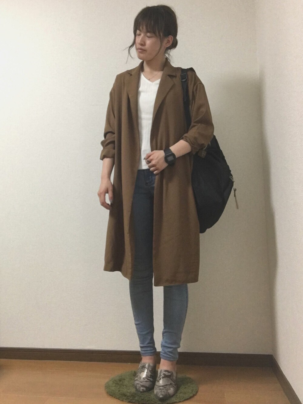 「オトナカジュアル、シンプルコーデ、プチプラ、GU、エアリー、コーディガン、秋コーデ、デニムパンツ、ミュール、パイソン柄」｜「GUのアイテム（その他アウター、ブラウン系）」を使った、eriさん（レディース・156cm）の秋コーディネートの1枚目の写真