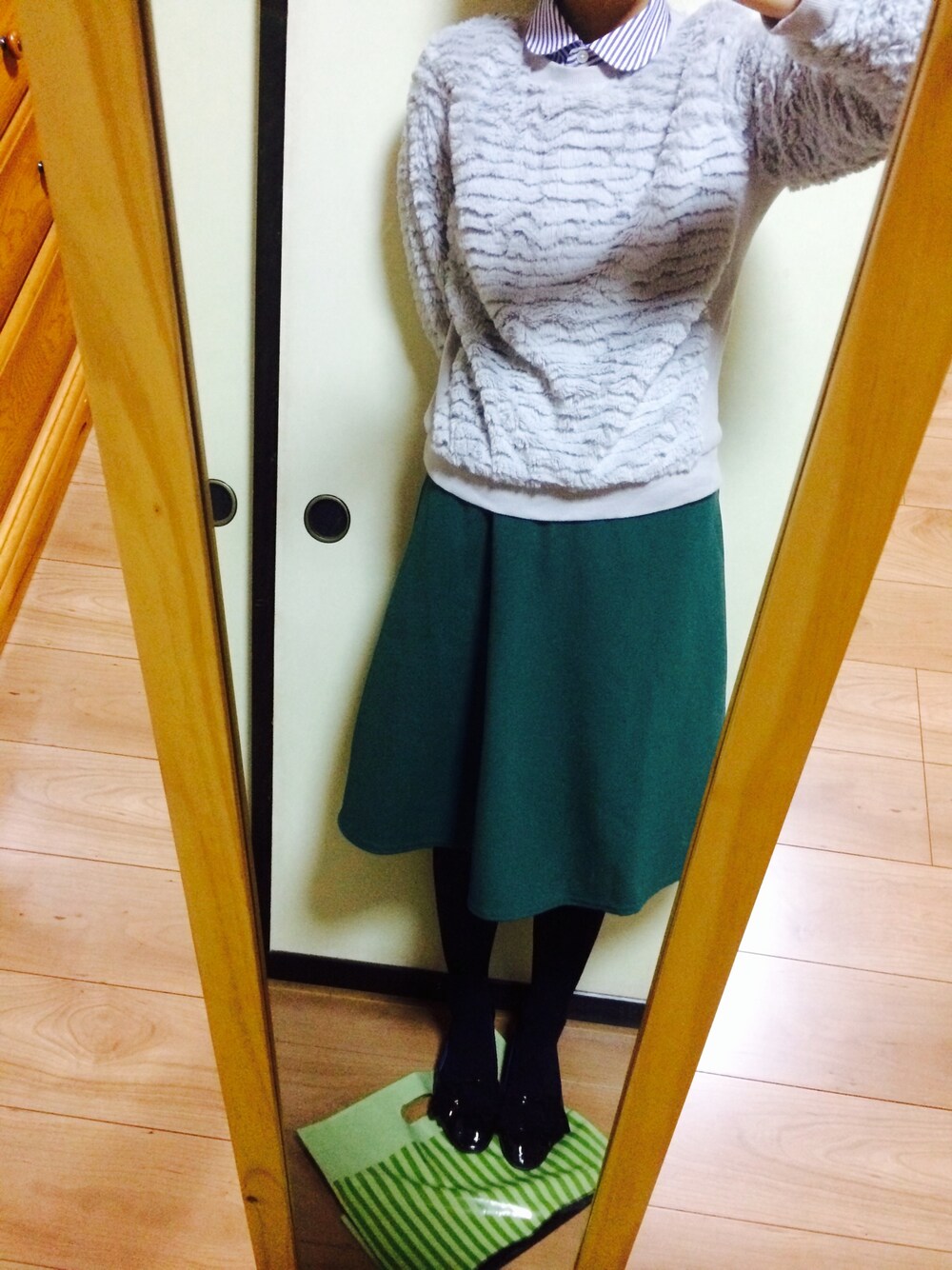 「ミモレ丈スカート、丸襟、もこもこ」｜「MIRROR OF Shinzoneの付け襟（シャツ/ブラウス、その他）」を使った、田中さん（レディース・157cm）の冬コーディネートの1枚目の写真