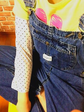 「切りっぱなしデニム」｜「アイテム（オールインワン・サロペット）」を使った、まにゃさん（レディース・169cm）の春コーディネート