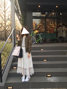 「archives（アルシーヴ）のアイテム（MA-1）」を使った、E♡さん（レディース・164cm）の春コーディネート