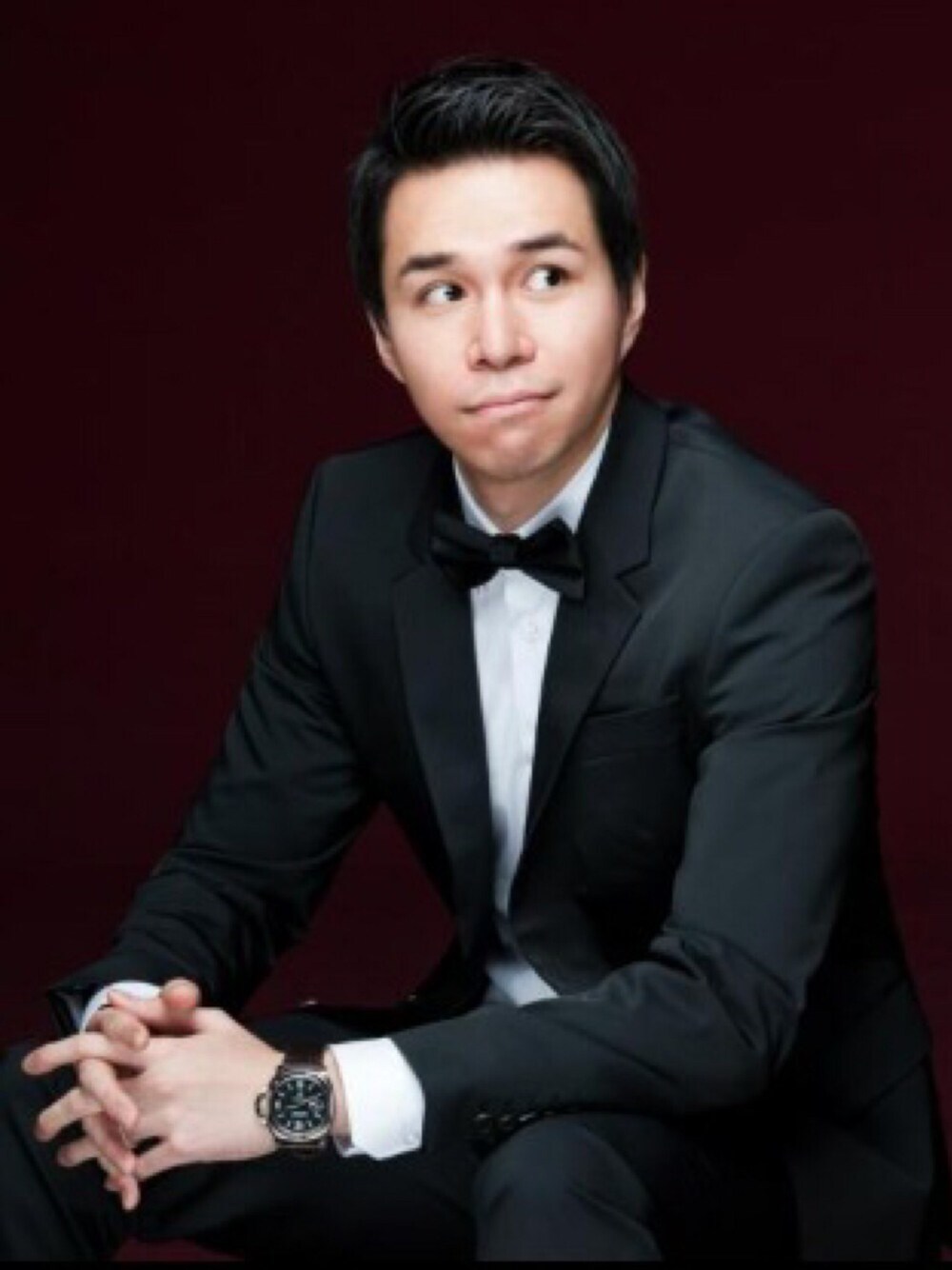 「PRADAのアイテム（スーツジャケット、ブラック系）」を使った、DAVE CHONGさん（メンズ・182cm）の夏コーディネートの1枚目の写真